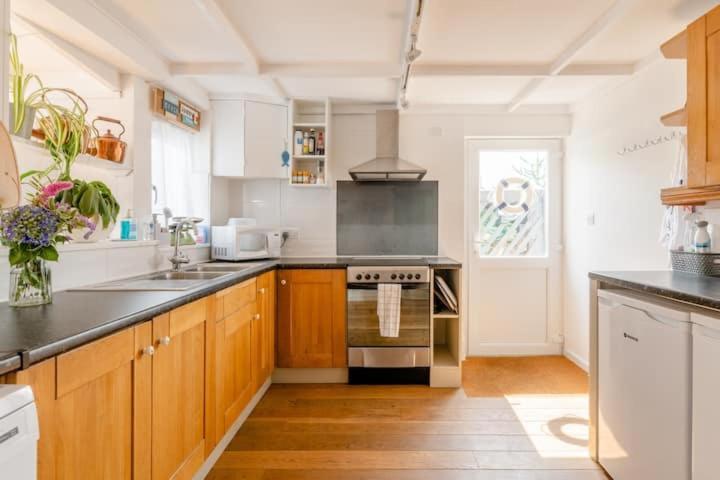 Dog Friendly Cottage 2 Mins To Beach With Hot Tub And Zappi Ev Lessingham Exterior foto